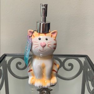 Cat soap dispenser